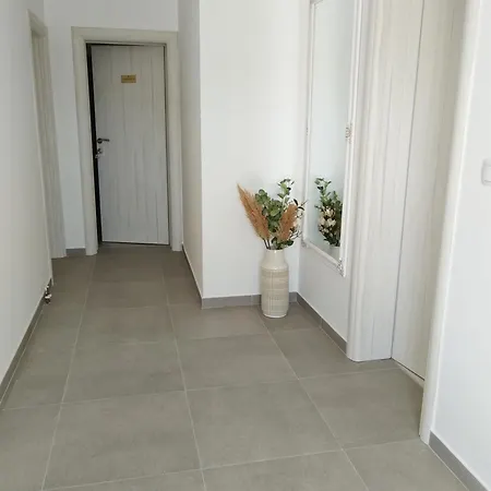 Apartment Honey House *