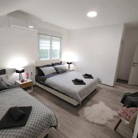 Апартаменты Honey House