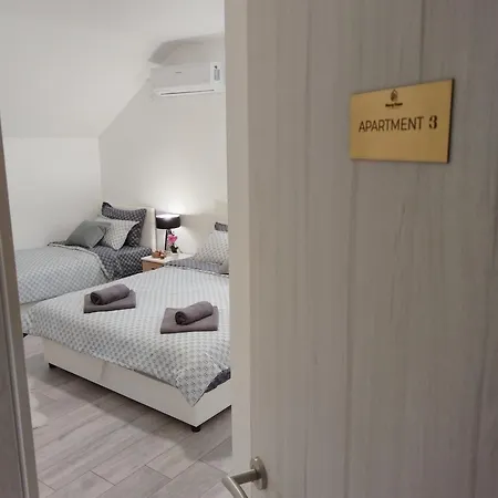 Апартаменты Honey House *